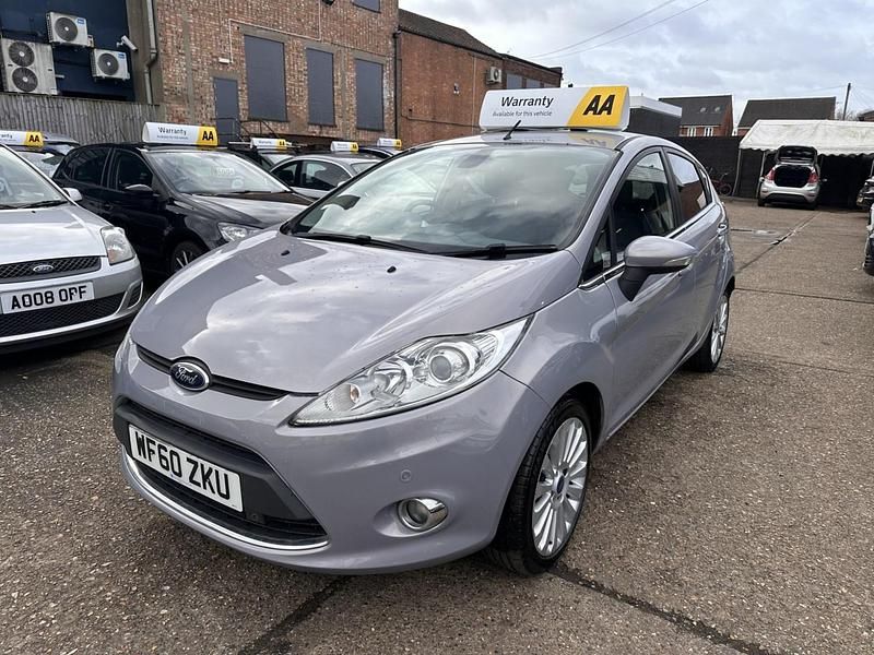 Used Ford Fiesta Titanium 94 HP (69 kW) 2011 Silver Hatchback