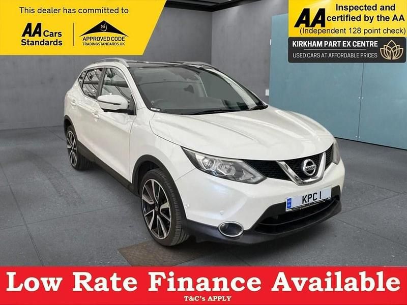 White Used 2015 Nissan Qashqai S SUV | £8,995 (Fair price) - Image 1/4