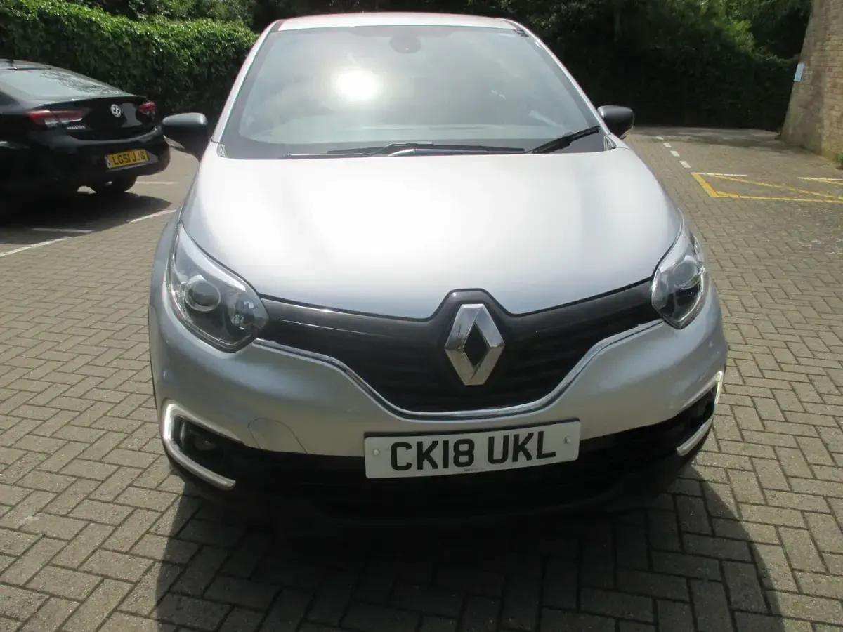 Used Renault Captur Dynamique 90 HP (66 kW) 2018 Silver SUV