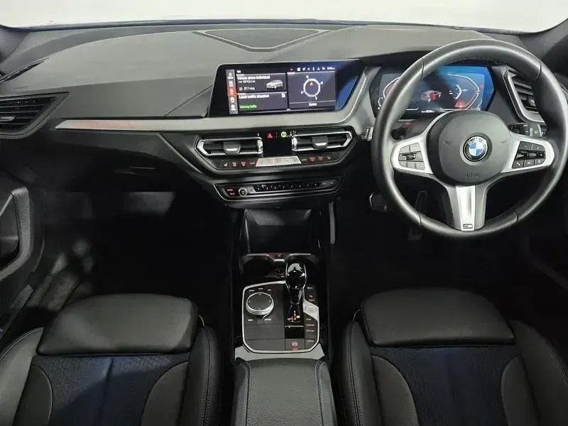 Usado BMW 118 M Sport 134 HP (98 kW) 2024 Cinzento Citadino