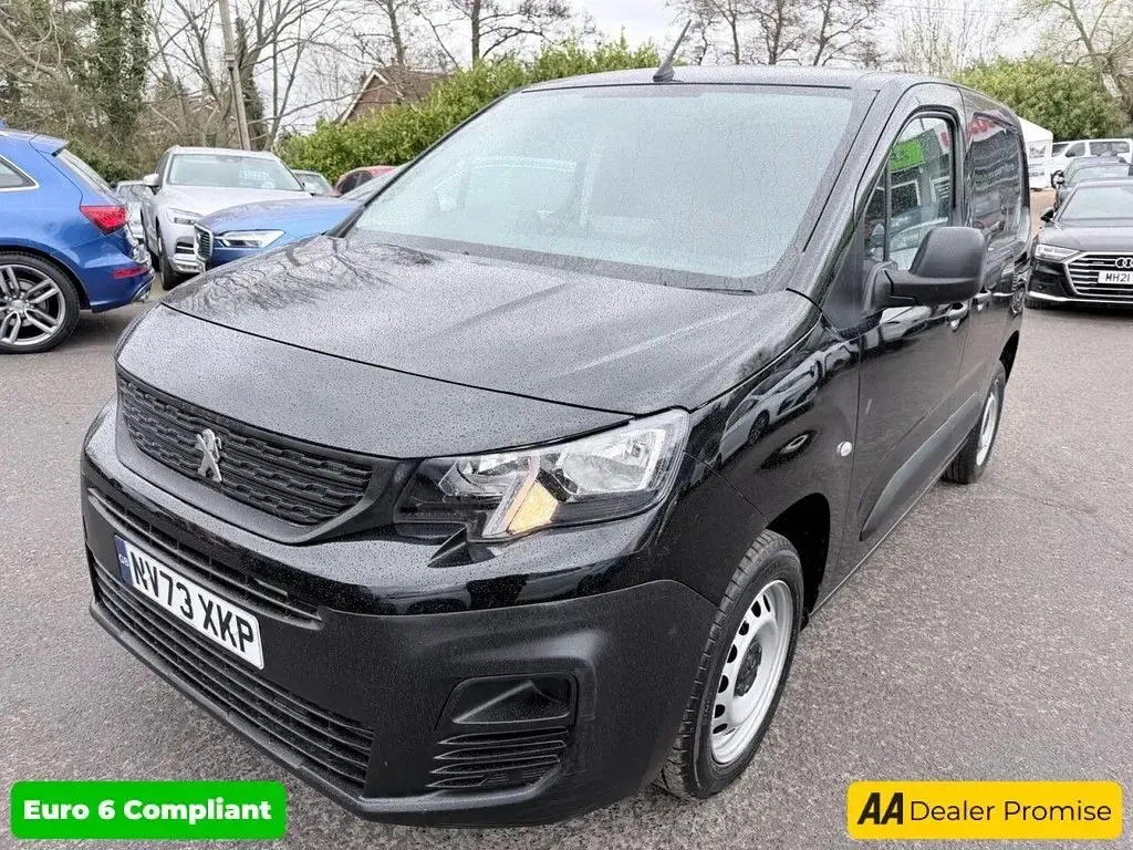 Begagnad Peugeot Partner 102 HK (75 kW) 2023 Svart Minibuss