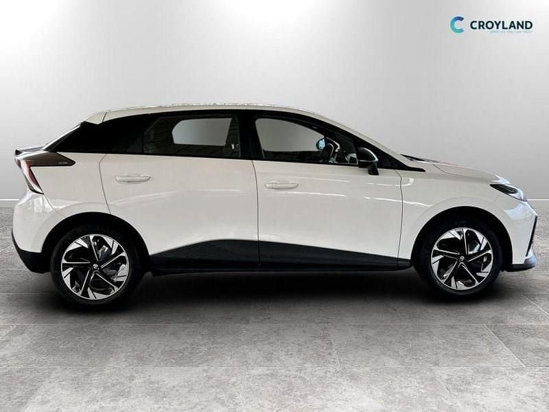Used MG MG4 EV SE 319 kW (435 HP) 2023 White Hatchback