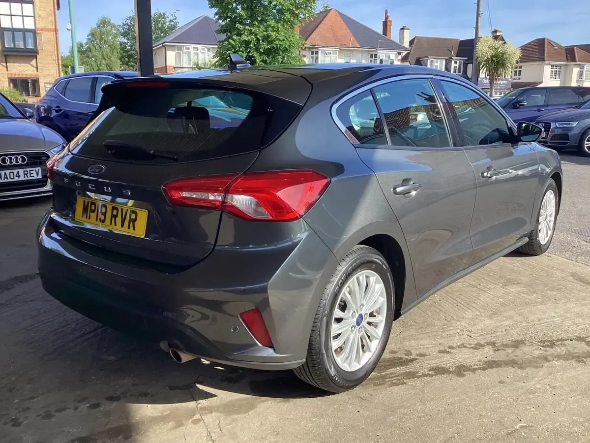 Used Ford Focus Titanium 125 HP (91 kW) 2019 Grey Hatchback