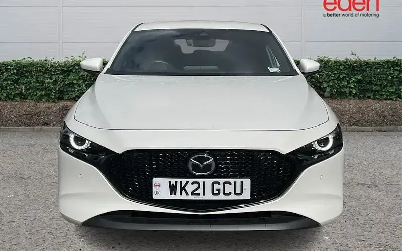 Used Mazda 3 Inclusive 180 HP (132 kW) 2021 White Hatchback