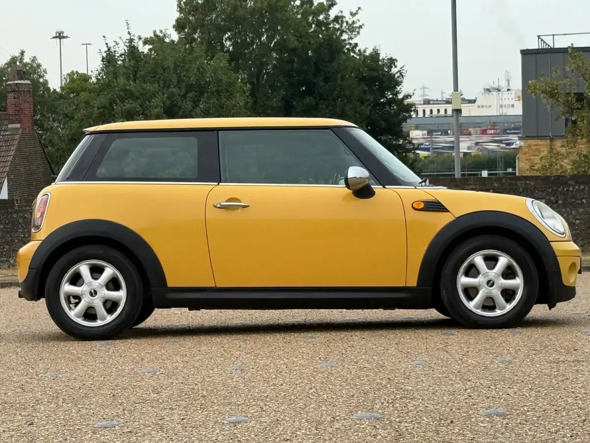 Used Mini ONE Hatch 95 HP (69 kW) 2009 Yellow Hatchback