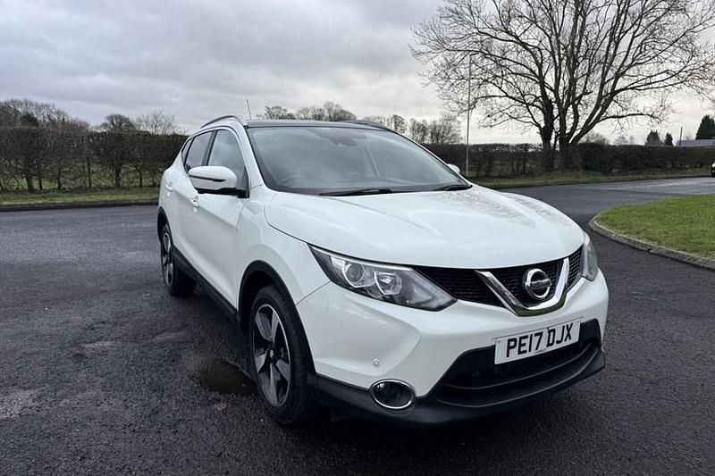 White Used 2017 Nissan Qashqai N-Connecta SUV | £8,850 (Super price) - Image 1/1