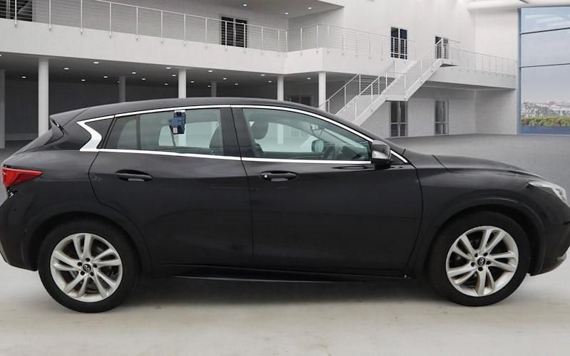 Used Infiniti Q30 Premium 109 HP (80 kW) 2017 Hatchback