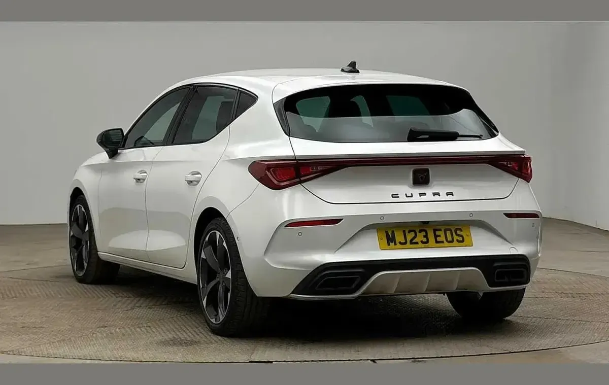 Used Cupra Leon 150 HP (110 kW) 2023 White Hatchback