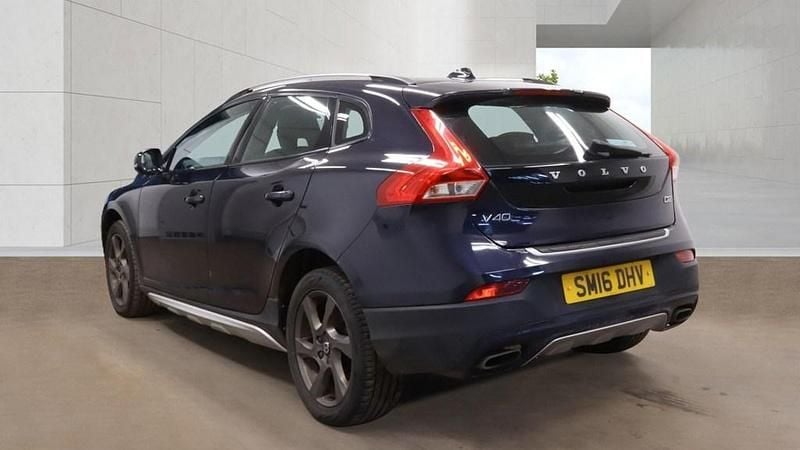 Used Volvo V40 SE 2016 Blue Hatchback