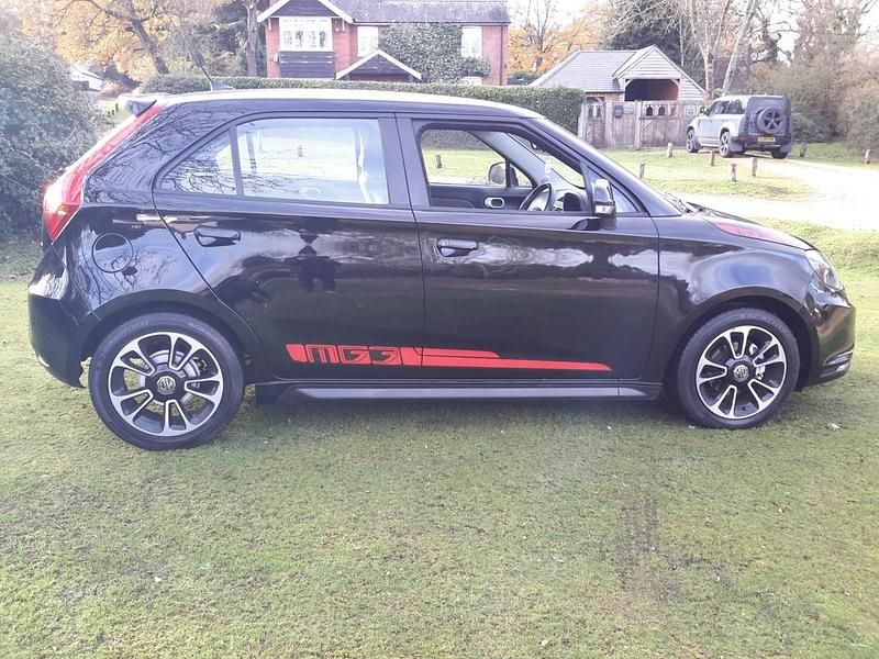 Used MG MG3 106 HP (77 kW) 2017 Black Hatchback