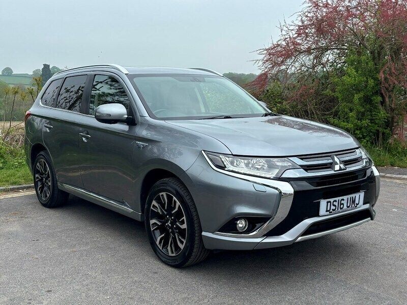 Grey Used 2016 Mitsubishi Outlander SUV | £8,895 (Fair price) - Image 1/4