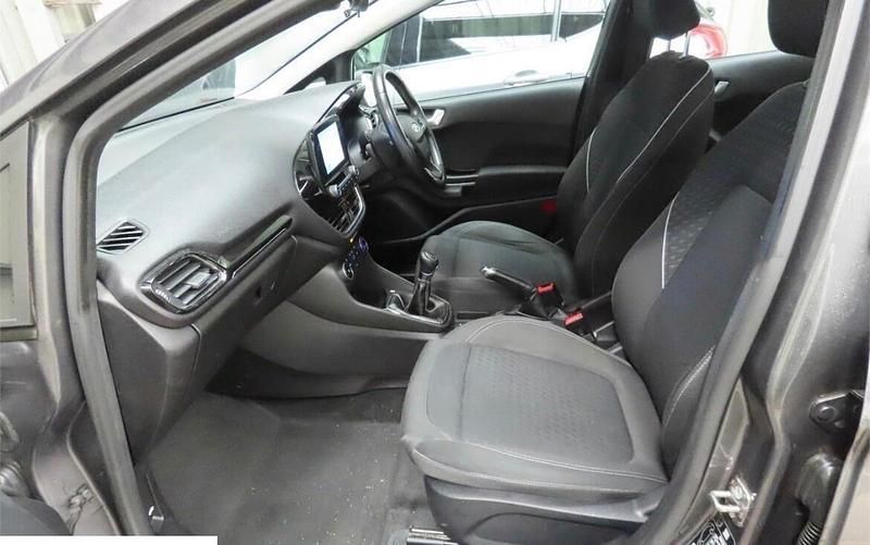 Used Ford Fiesta Zetec 70 HP (51 kW) 2017 Grey Hatchback