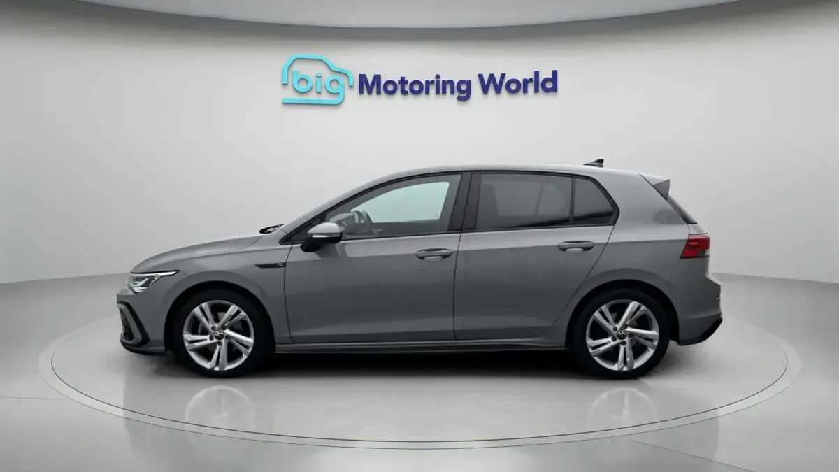 Used VW Golf VIII R-line 148 HP (108 kW) 2023