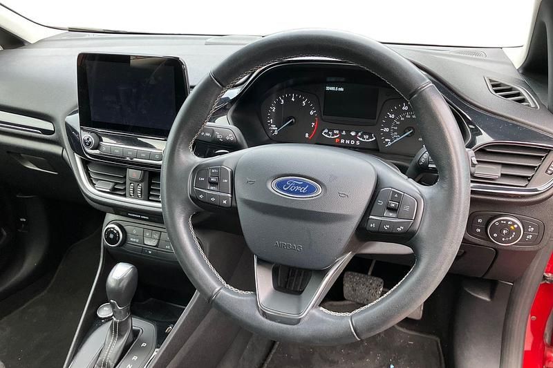 Usado Ford Fiesta Zetec 101 HP (74 kW) 2019 Vermelho Citadino