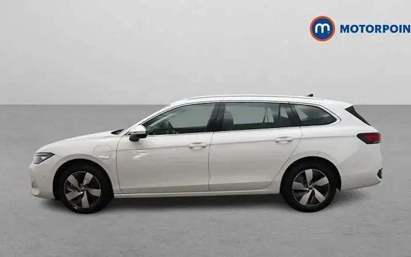 Used VW Passat Life 204 HP (150 kW) 2025 White Estate