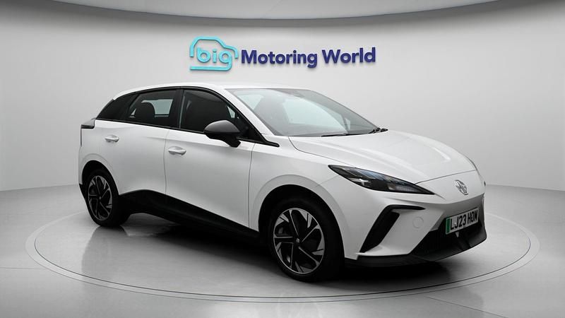 Used MG MG4 EV SE 150 kW (204 HP) 2023 White Hatchback