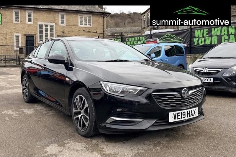 Used Vauxhall Insignia Design Edition 110 HP (80 kW) 2019 Black Hatchback