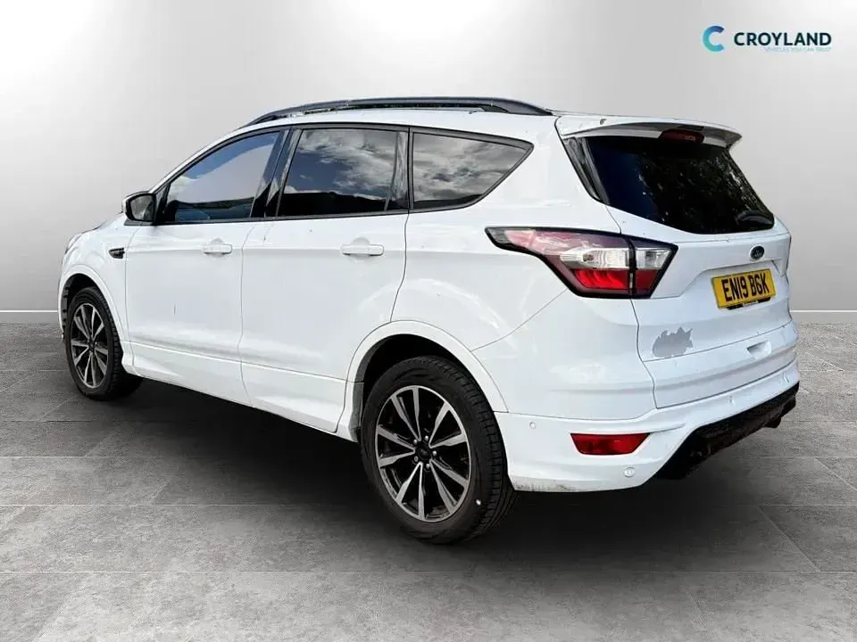 Usado Ford Kuga ST-Line 150 HP (110 kW) 2019 Branco SUV