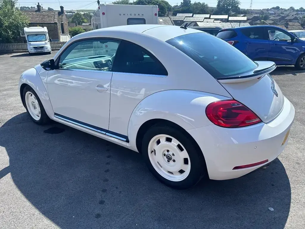 Used VW Beetle Sport 140 HP (102 kW) 2013 White Hatchback