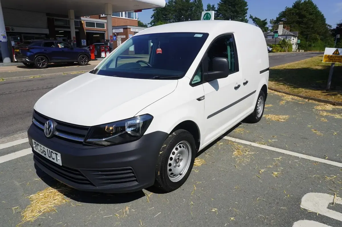 Used VW Caddy Startline 102 HP (75 kW) 2016 White MPV