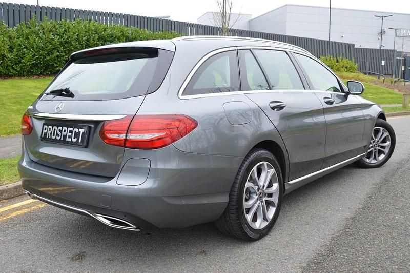 Begagnad Mercedes C350e 2018 Grå Kombi