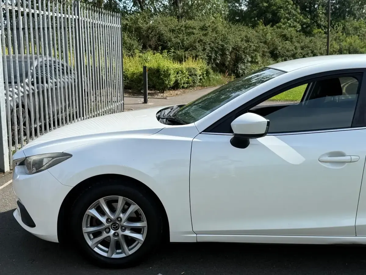 Used Mazda 3 150 HP (110 kW) 2014 White Hatchback