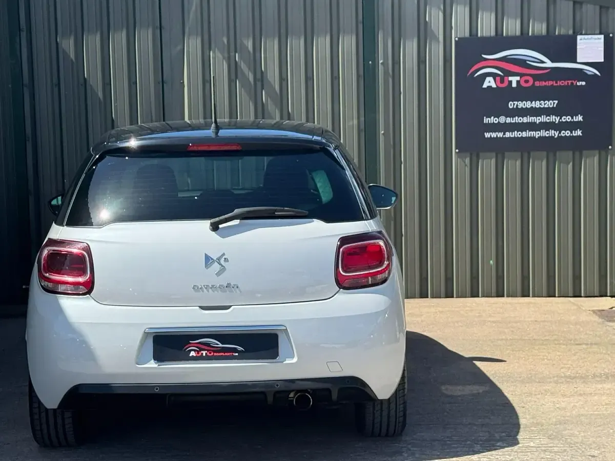 Used Citroën DS3 PureTech 110 HP (80 kW) 2015 White Hatchback