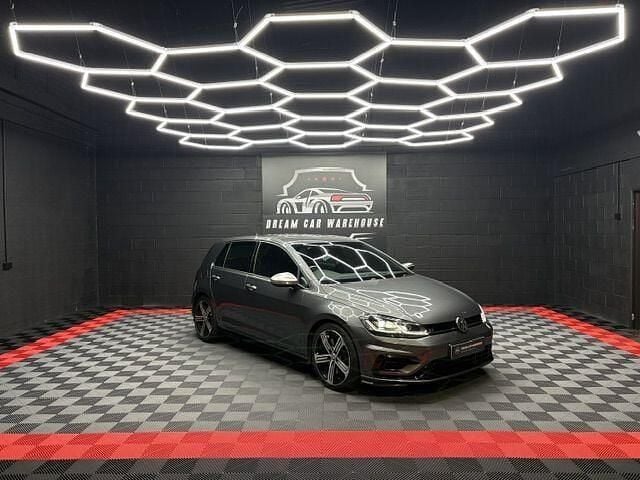 Usado VW Golf VII R 310 HP (228 kW) 2018 Cinzento Citadino