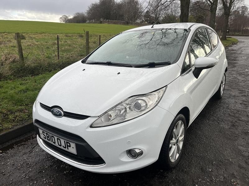 Used Ford Fiesta Zetec 2010 White Hatchback