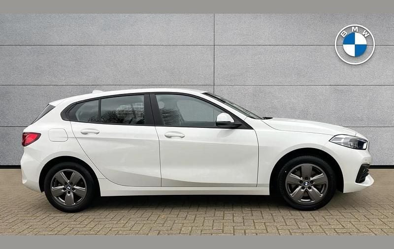Used BMW 118 Comfort Edition 136 HP (100 kW) 2023 White Hatchback
