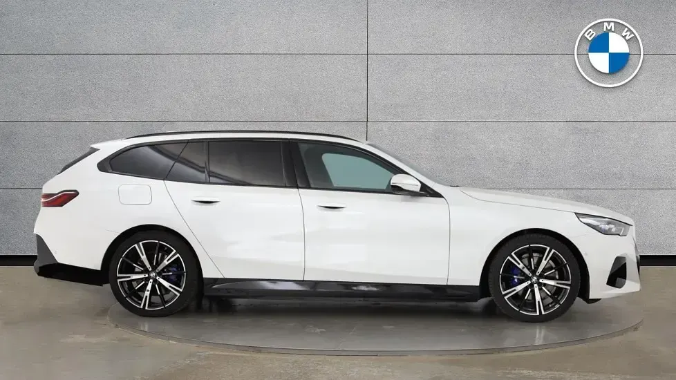 Used BMW 530e M Sport 295 HP (216 kW) 2025 White Estate