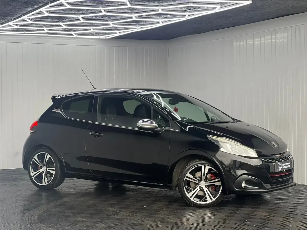 Used Peugeot 208 Prestige 208 HP (152 kW) 2017 Black Hatchback