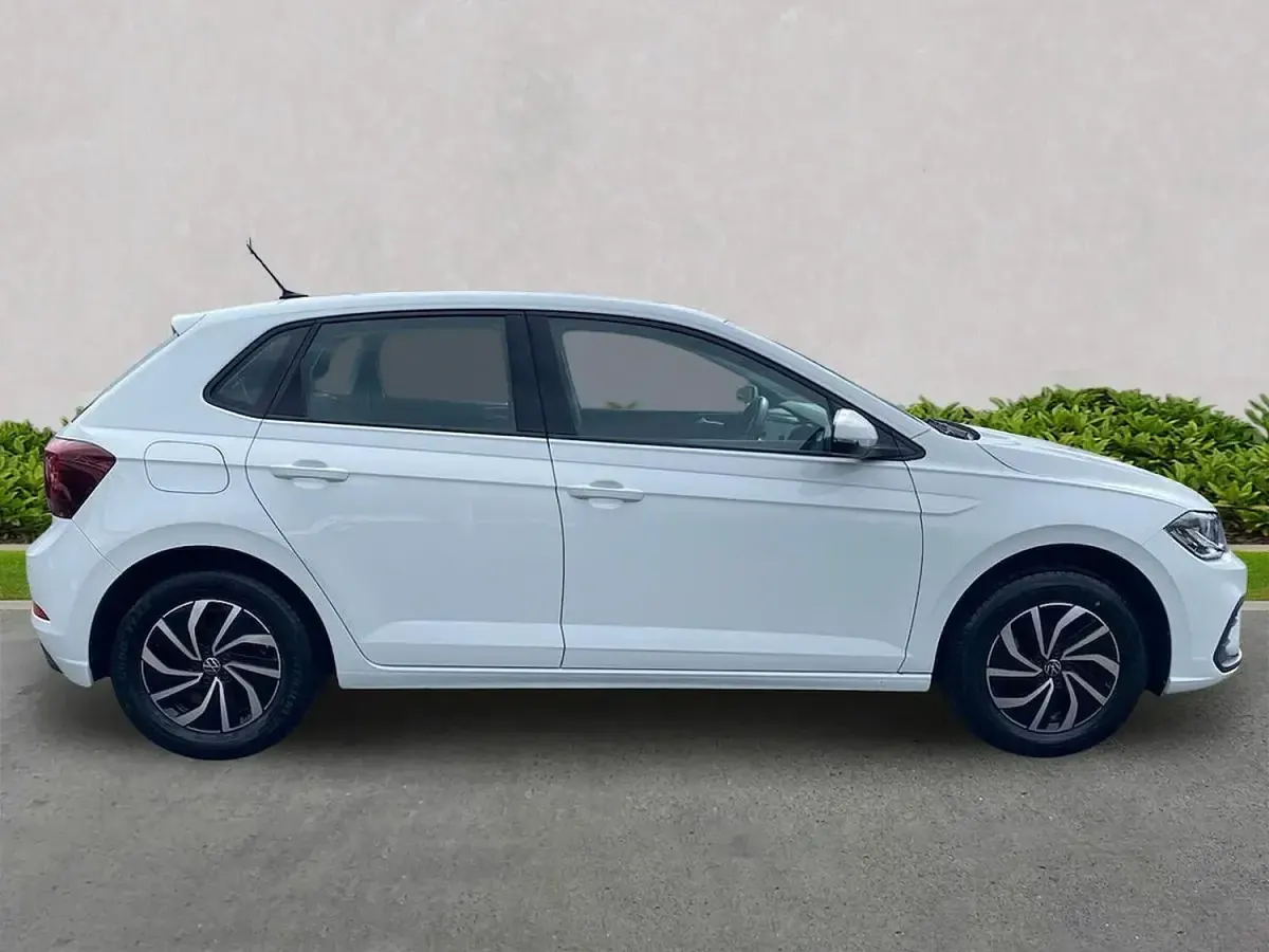 Used VW Polo Life 95 HP (69 kW) 2023 White Hatchback