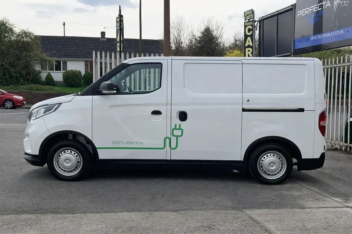 Used Maxus eDeliver 3 89 kW (122 HP) 2021 White Van