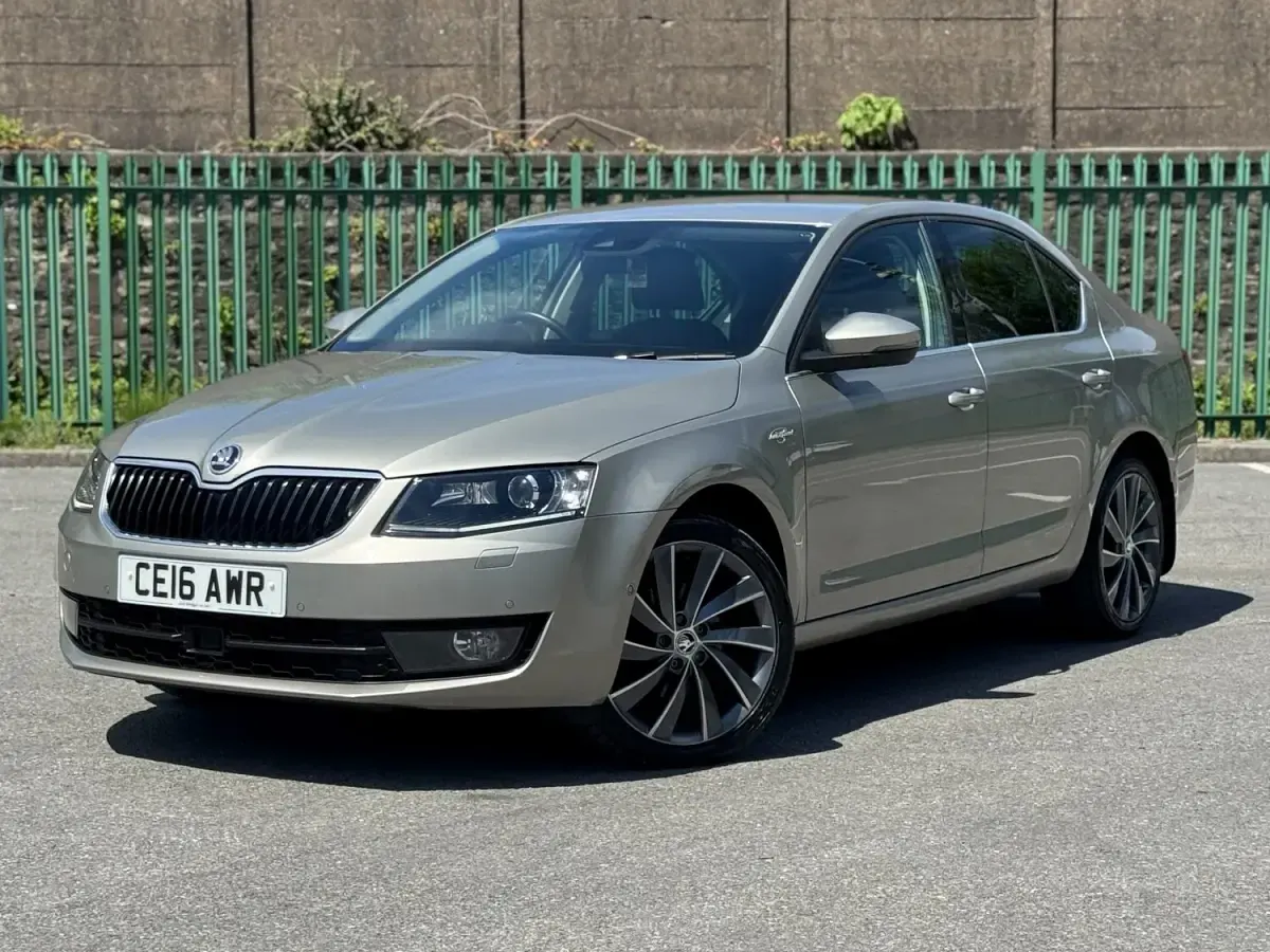 Used Skoda Octavia LAURIN & KLEMENT 147 HP (108 kW) 2016 Beige Estate
