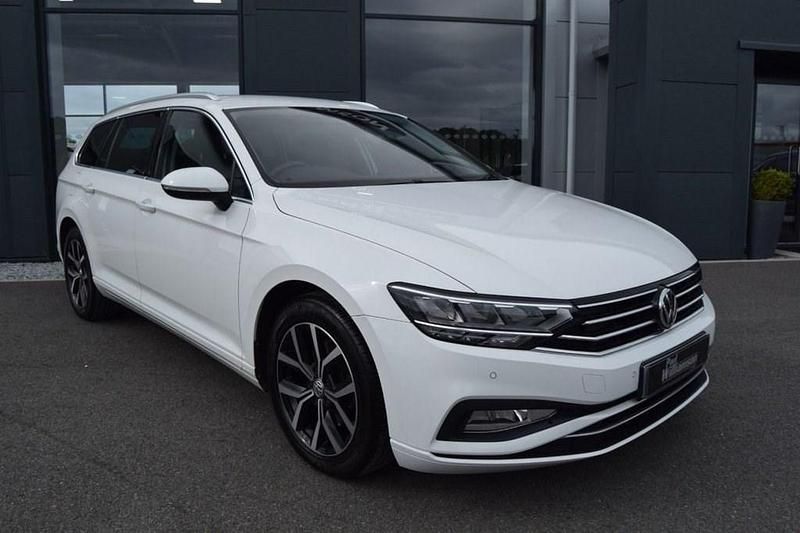 Used VW Passat SEL 120 HP (88 kW) 2019 White Estate