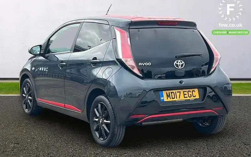 Gebraucht Toyota Aygo x-press 69 PS (50 kW) 2017 Grau Kleinwagen