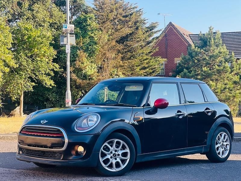 Black Used 2016 Mini Cooper D Hatch Hatchback | £2,790 - Image 1/4