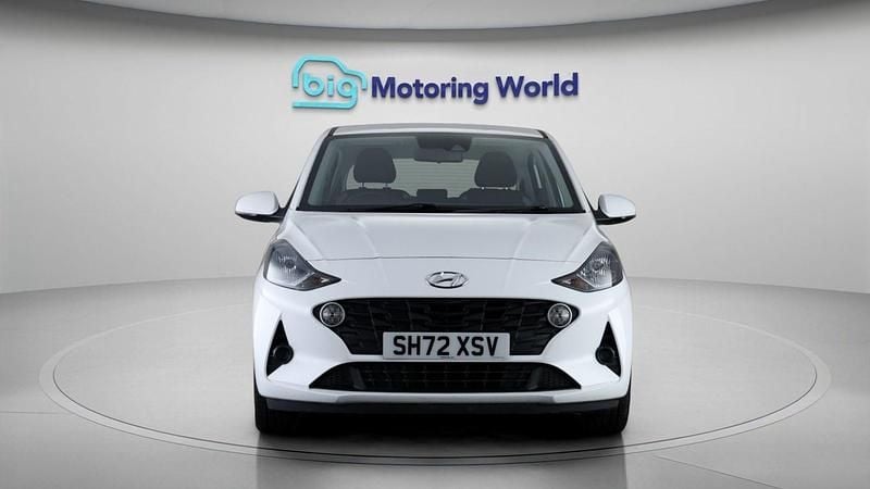 Used Hyundai i10 SE 67 HP (49 kW) 2022 White Hatchback