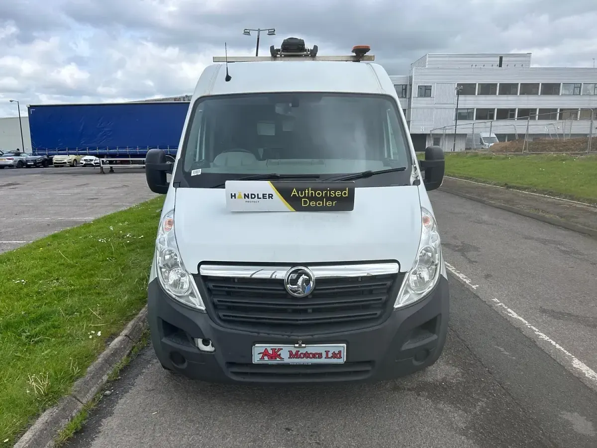 Used Vauxhall Movano 130 HP (95 kW) 2017 White MPV