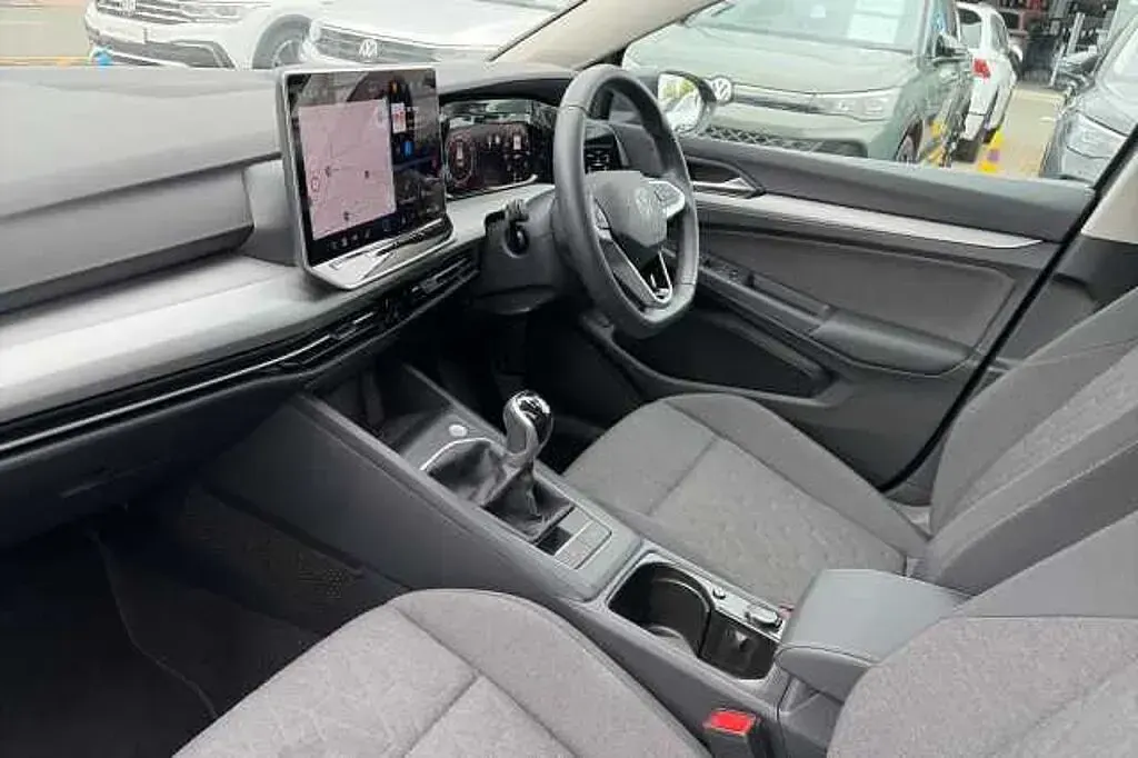 Second-hand VW Golf VIII 150 CP (110 kW) 2024