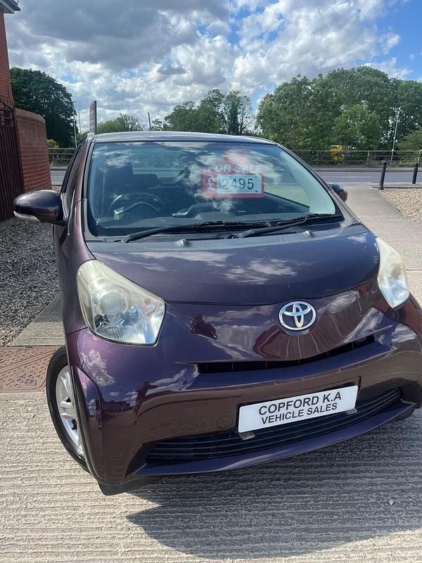 Used Toyota iQ 68 HP (50 kW) 2009 Purple Hatchback