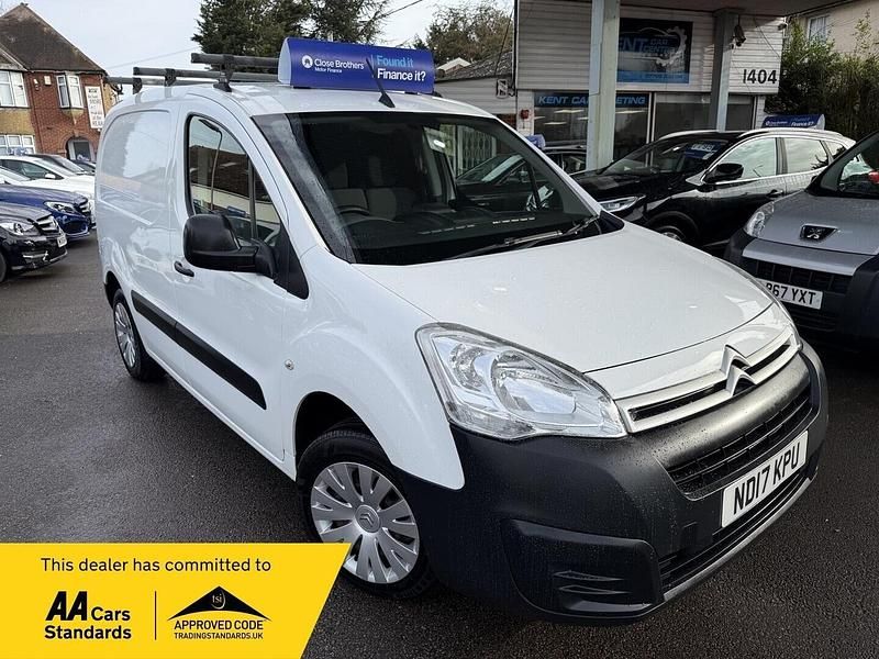 Used Citroën Berlingo 100 HP (73 kW) 2017 White MPV