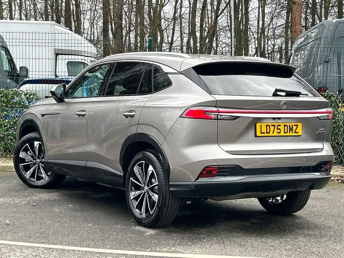 Usado MG HS Trophy 224 HP (164 kW) 2025 Prateado SUV