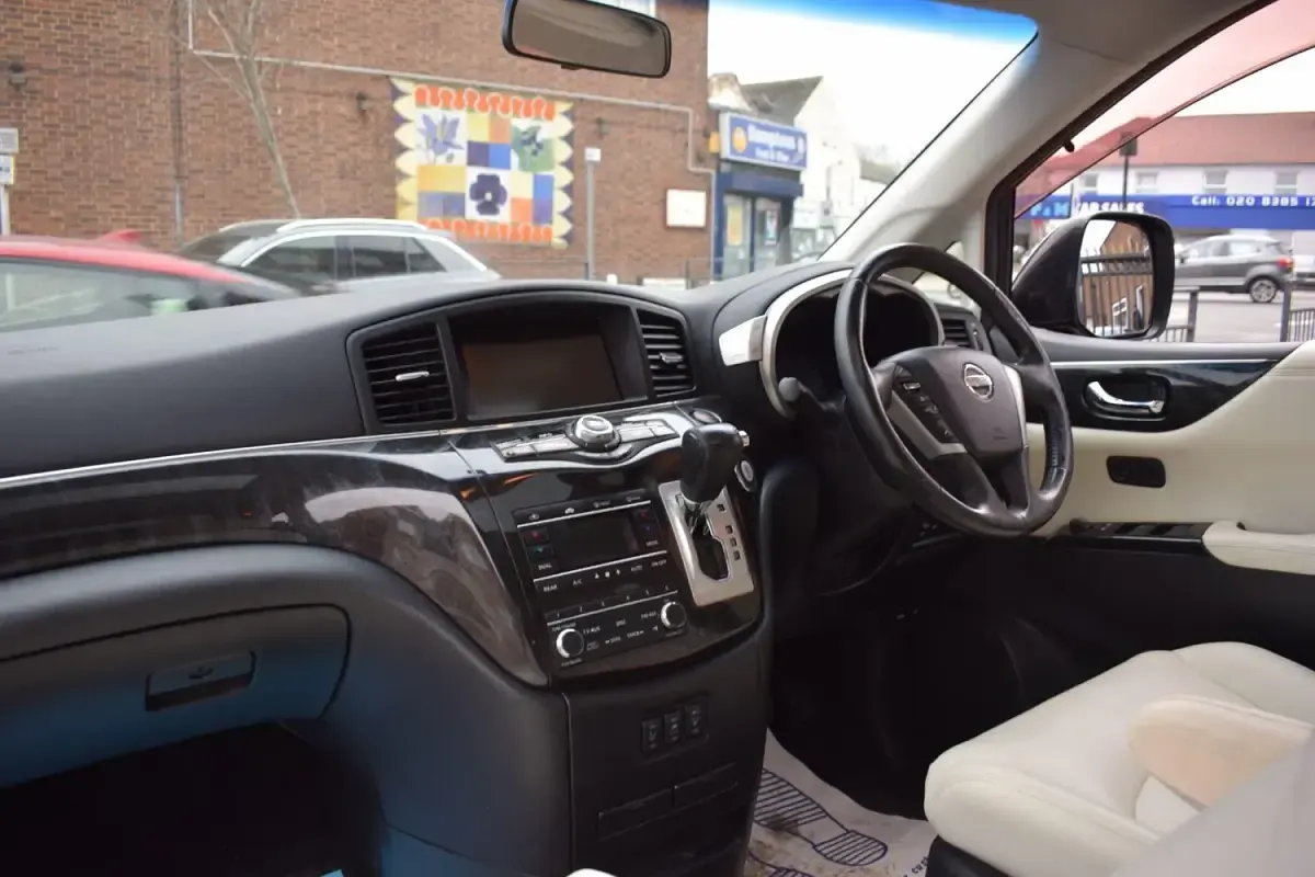 Używany Nissan Elgrand 2022 Czarny