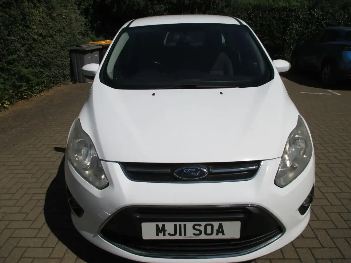 Used Ford C-MAX Zetec 103 HP (75 kW) 2011 White MPV