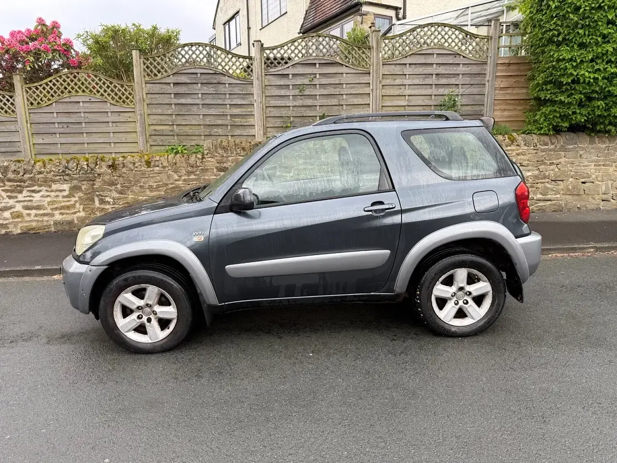 Used Toyota RAV4 147 HP (108 kW) 2004 Grey SUV