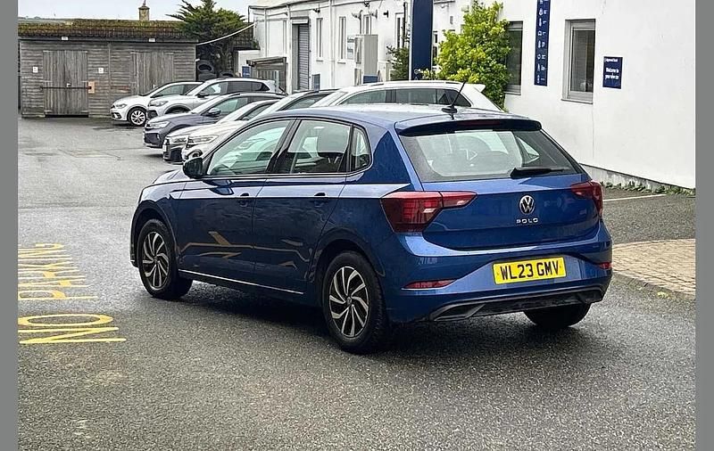 Used VW Polo Life 95 HP (69 kW) 2023 Blue Hatchback