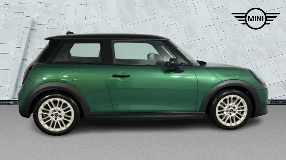 Used Mini Cooper Hatch 154 HP (113 kW) 2024 Green Hatchback