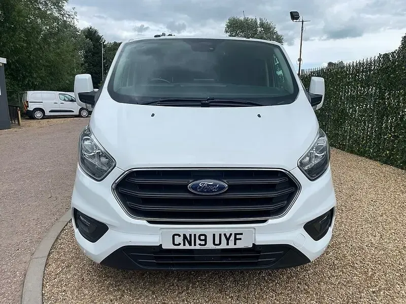 Used Ford Transit Custom Limited 170 HP (125 kW) 2019 White Van